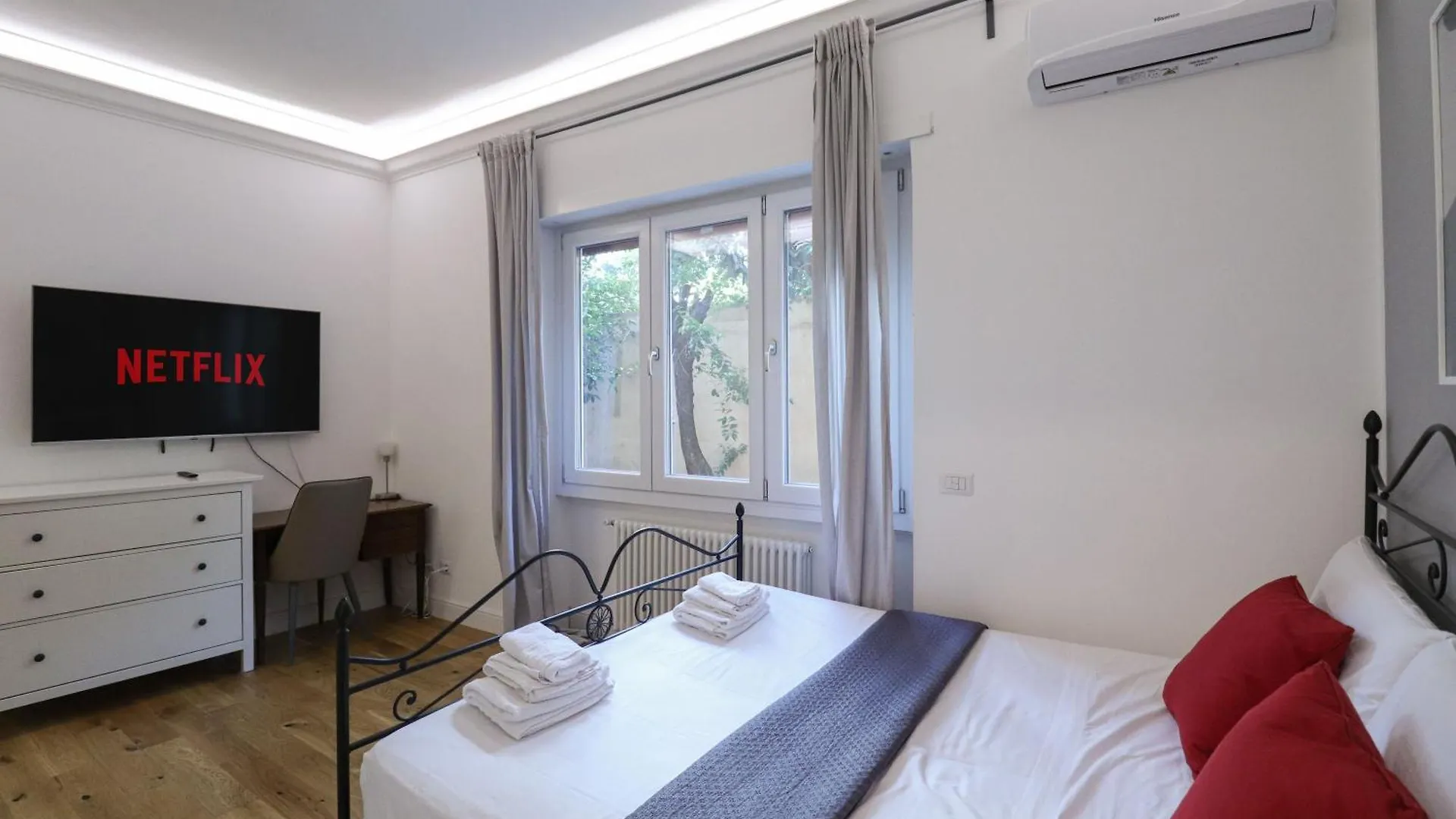 Casilina 403 Spacious Apartment 3Bdr And 3 Bath Rome 0*,