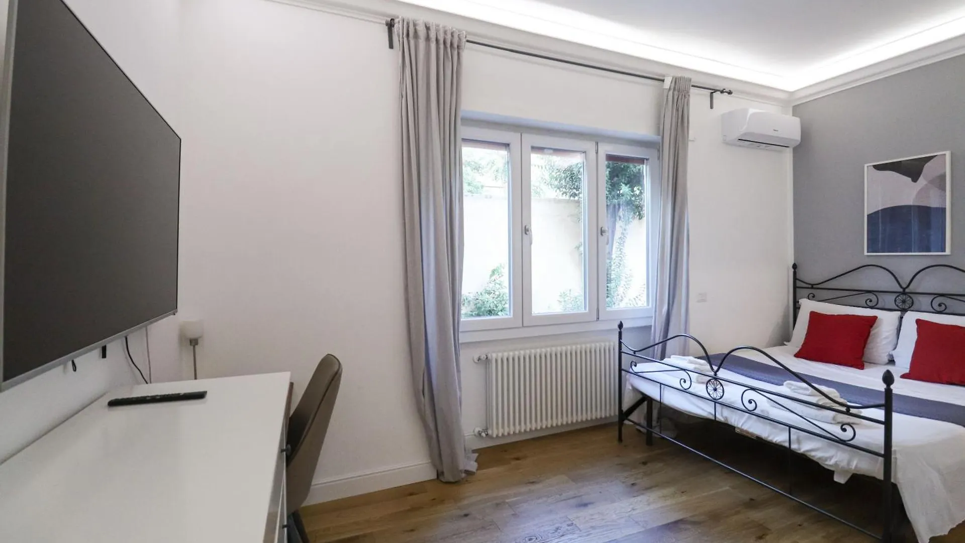 Casilina 403 Spacious Apartment 3Bdr And 3 Bath Rome Italy