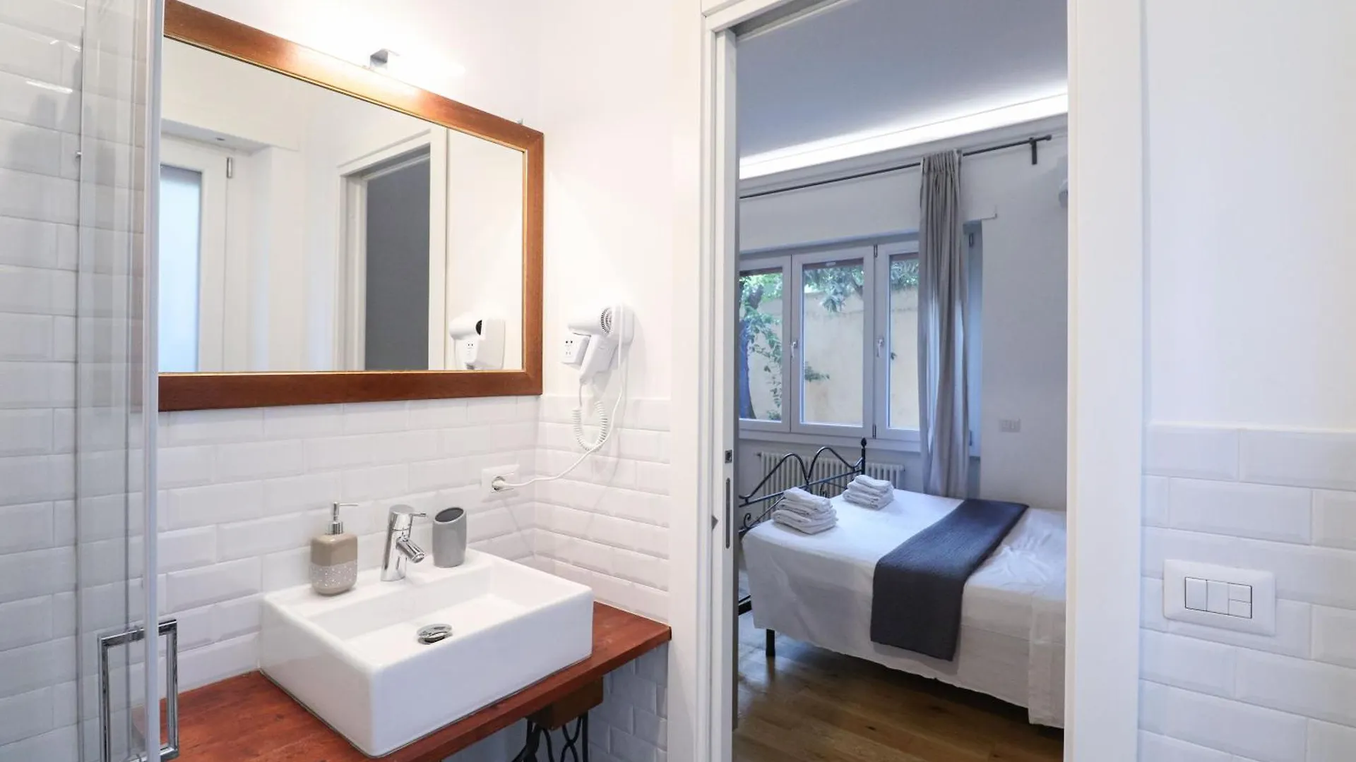 Casilina 403 Spacious Apartment 3Bdr And 3 Bath Rome Italy