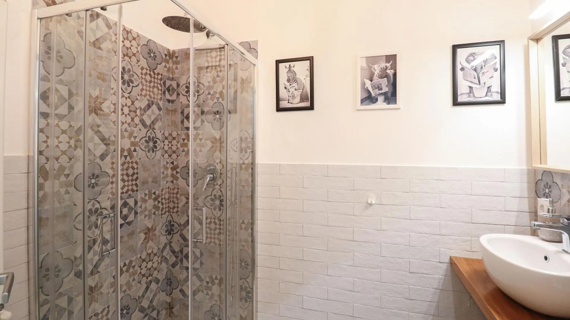 Casilina 403 Spacious Apartment 3Bdr And 3 Bath Rome 0*,  Italy